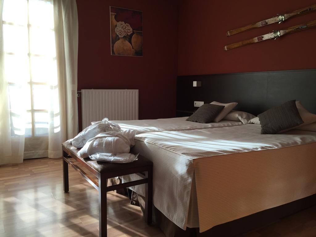 Hotel Esquirol (Adults Only) Llivia Exterior photo